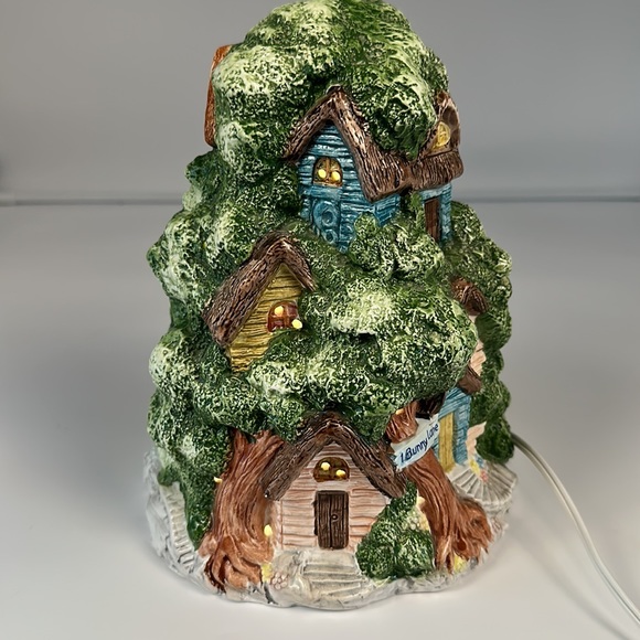 Brinn’s 1988 One Bunny Lane Ceramic Easter Tree House - Light Included - Picture 14 of 16